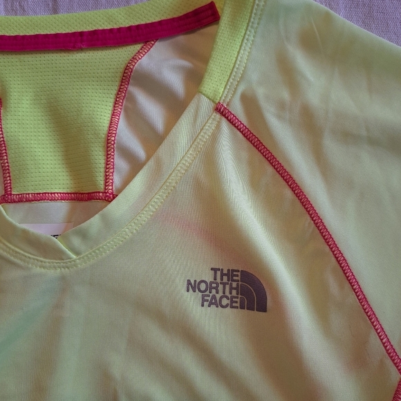 North Face women's size XS Neon Yellow FlashDry short sleeve shirt, EUC - Picture 3 of 5